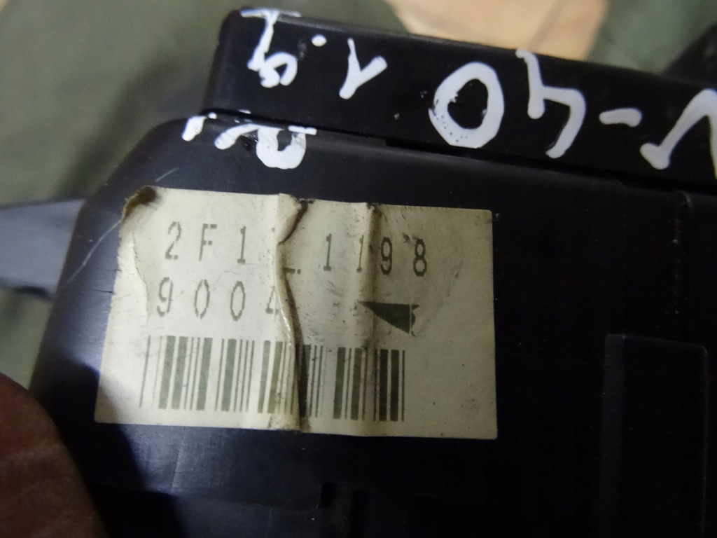 фото №5, Volvo v40 1.9dci 03' коробка предохранителей 30889989