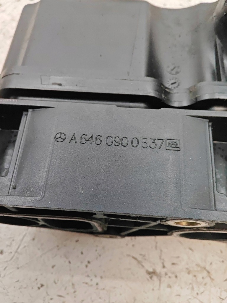 Mercedes-benz vito viano w639 колектор впускний  a6460900537 в Україні