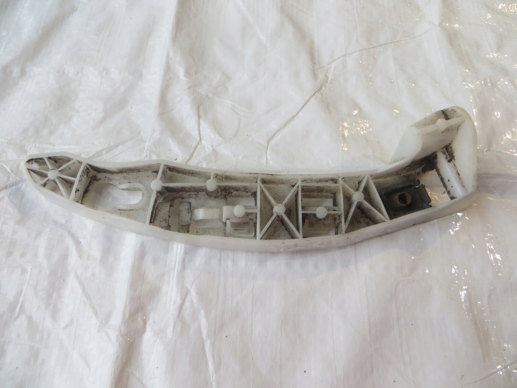 фото №1, Peugeot 208 направляющая бампера левый задний кронштейн