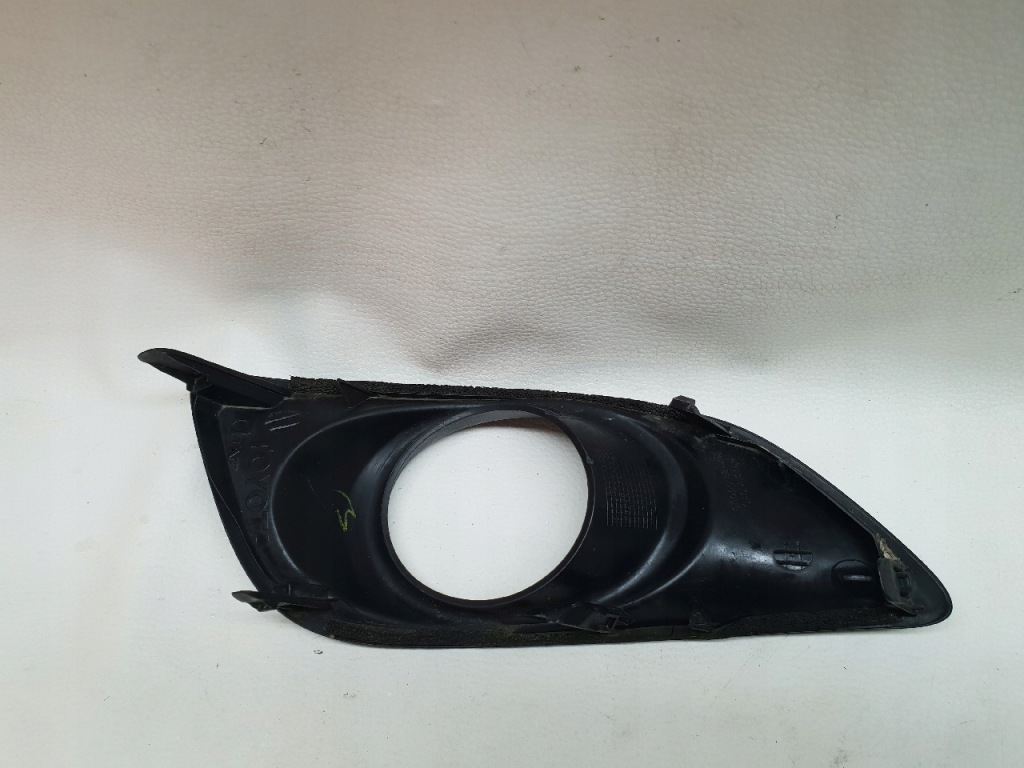 Toyota avensis 2 t25 рестайлинг  решётка w бампер перед Недорого