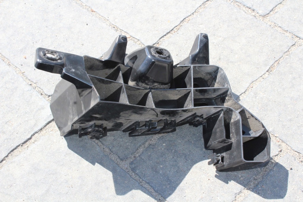 фото №1, Напрямна бампера правий задня lexus ux 52562-76020