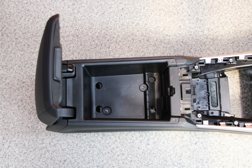 фото №10, Bmw g20 g21 - тунель середній підлокітник чорний