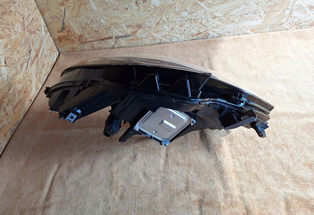 фото №13, Renault clio 5 v лампа права led pure vision комплектна 260107933r