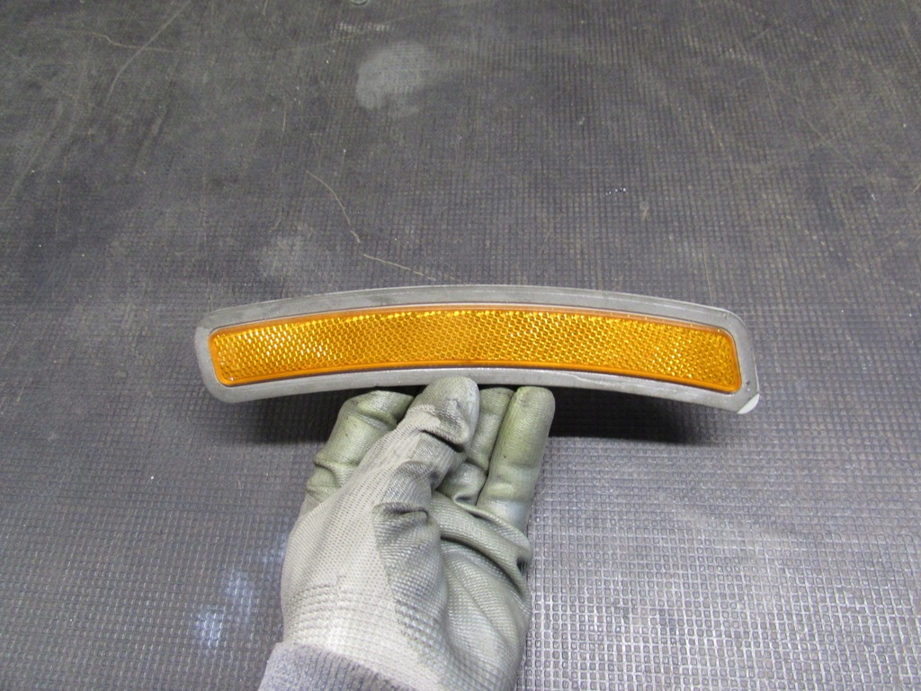 фото №1, Отражатель габаритный фонарь левый перед 7433786 bmw g20-g21 2020+ r