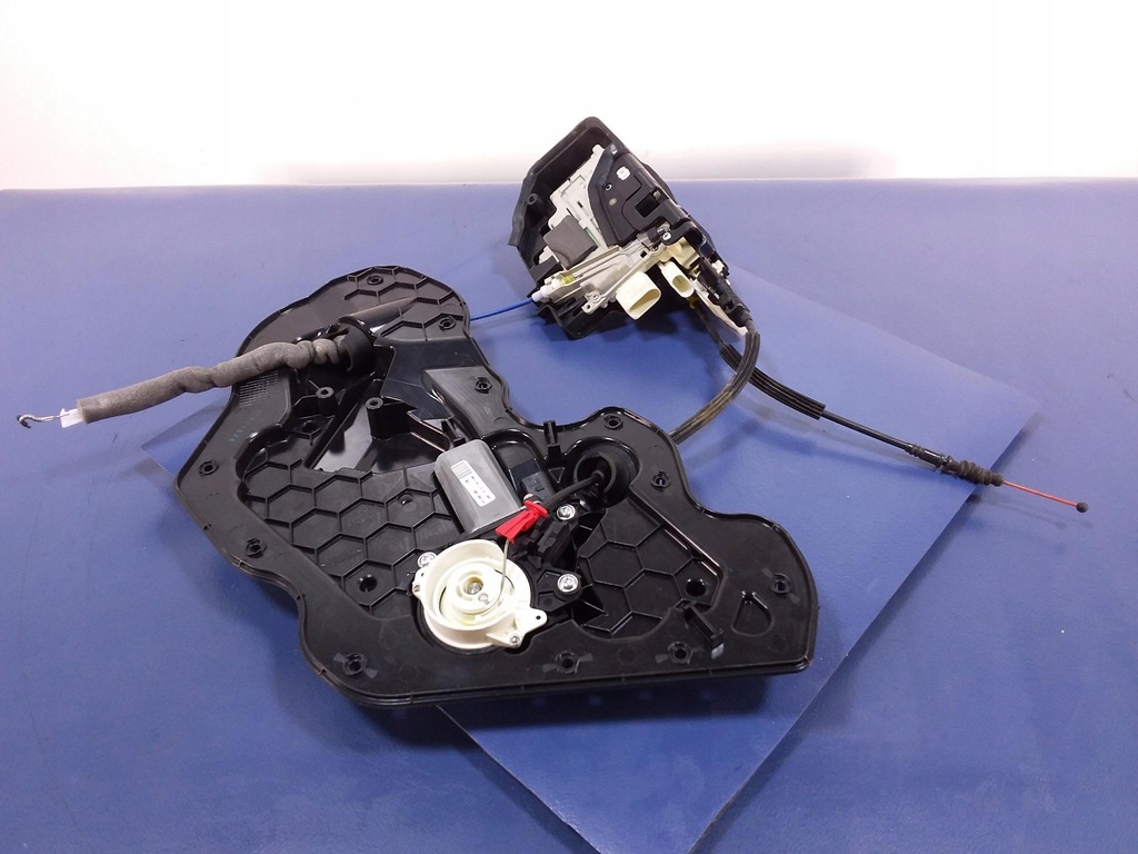 фото №4, Audi a8 d4 4h замок двері задня правий доводчик 12 pin