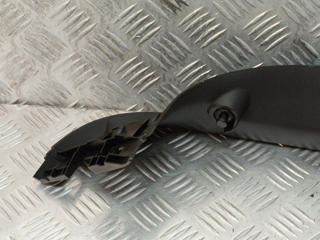 Bmw f40 f70 накладка оббивка кришки багажника правий 7456058 Зі Шроту