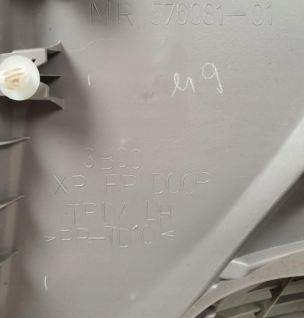 фото №7, Обивка обшивка левый перед mitsubishi grandis eu