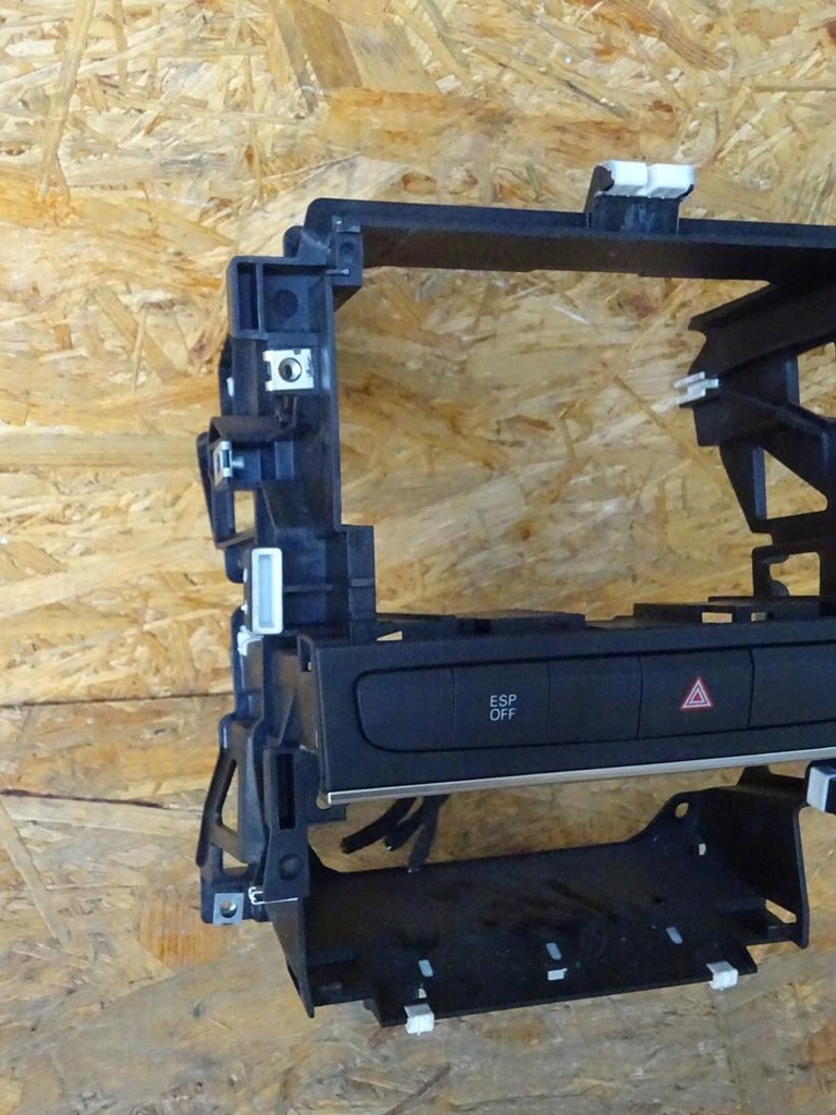 фото №11, Audi a3 8p рамка корзина радио навигации переключатели панель 2 din 8p0858005d