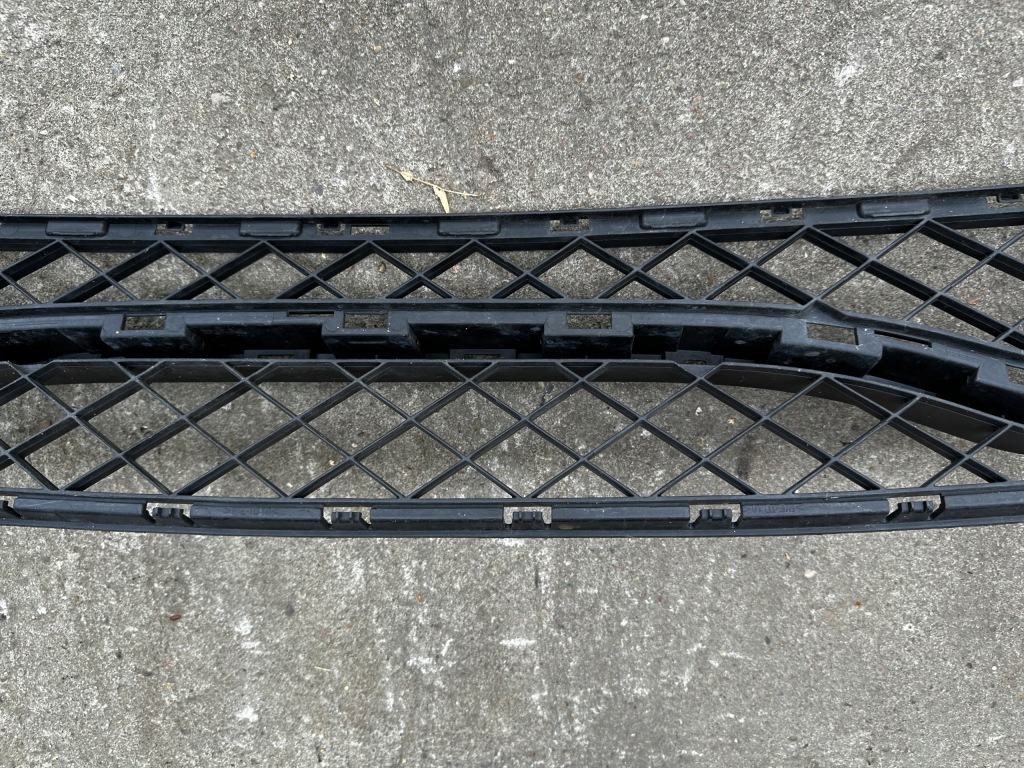 Купить Решётка бампера перед renault clio iii 3 rs