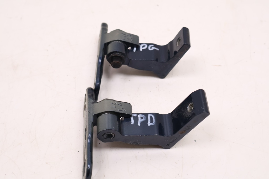 фото №1, Volvo xc60 ii петли дверь правых задняя 723