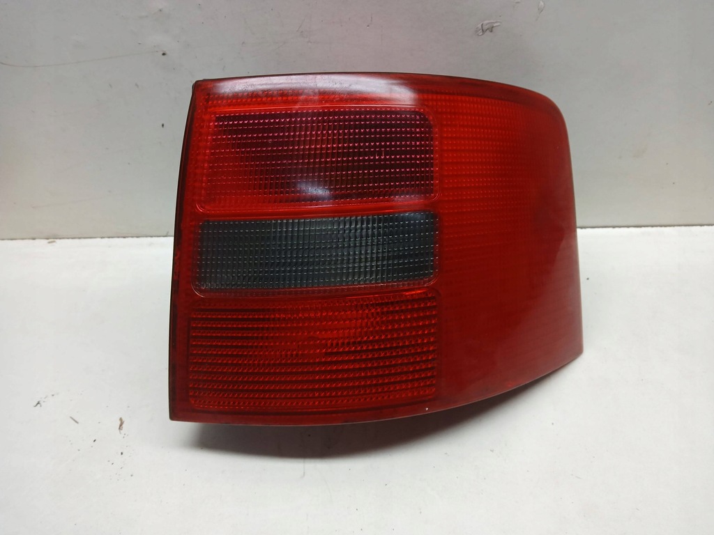 фото №1, Audi a6 c5 kombi лампа права задня