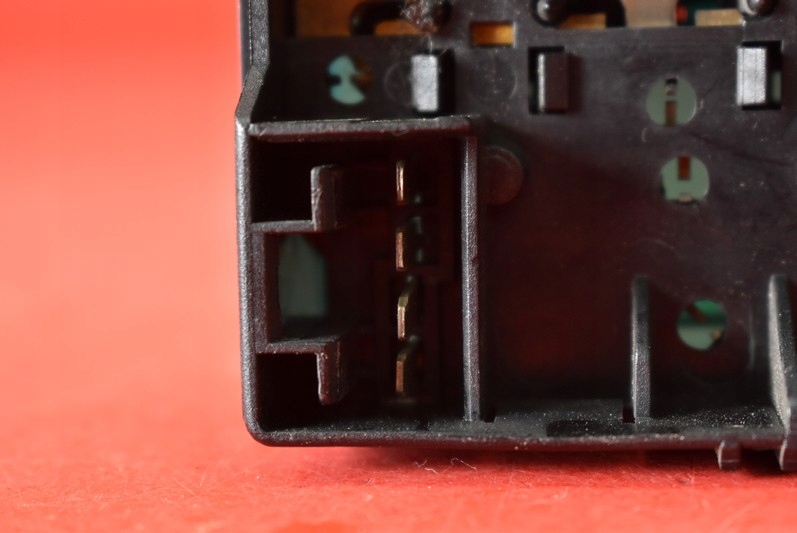 фото №7, Вимикач кнопка відкривання кришки a802 alfa romeo gtv 95-06