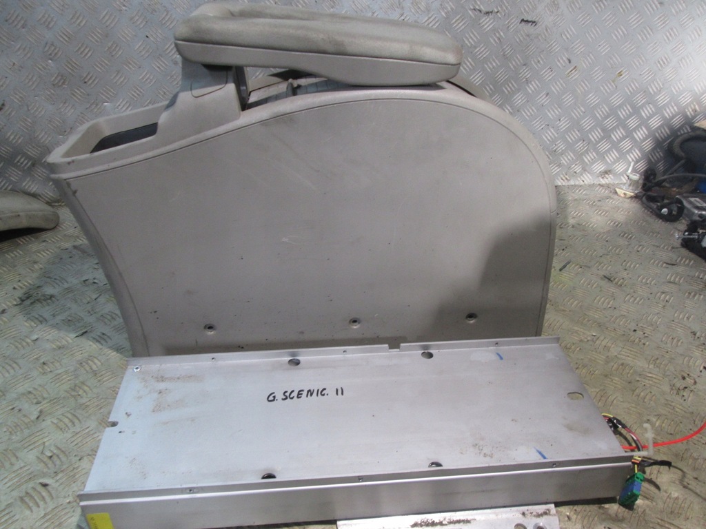 фото №1, Подлокотник +направляющая renault grand scenic ii 2 8200506373 europa 03-