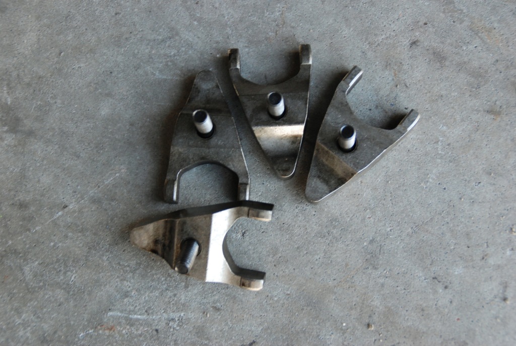 фото №1, Pajero iv 3.2 кронштейн впрыска крепление + болт