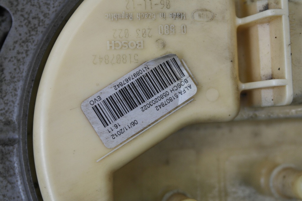 фото №11, Alfa romeo giulietta 10-16 1.6 jtdm бак топлива bak насос комплект оригинальный номер