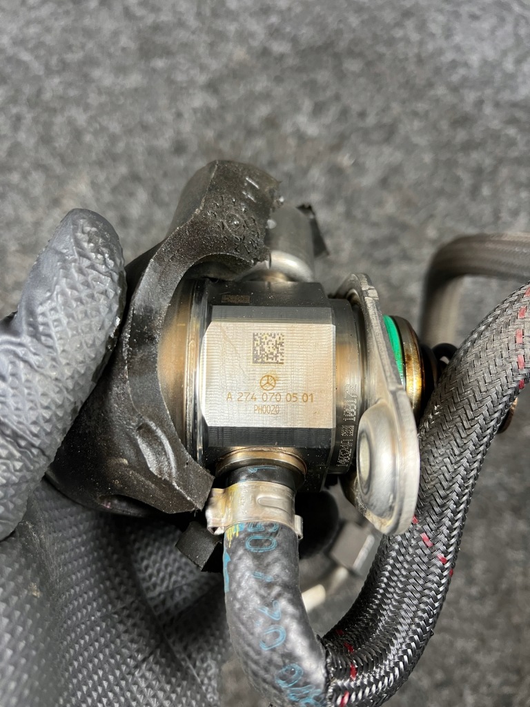 Infiniti mercedes 2.0 cgi насос пального упорскування 0261520216 a2740700501 Недорого