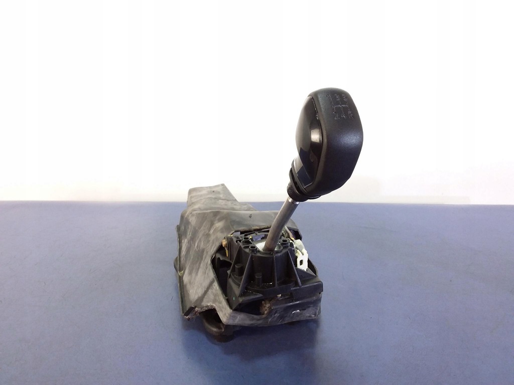 фото №1, Peugeot 2008 1,2 vti рычаг домкрат передач