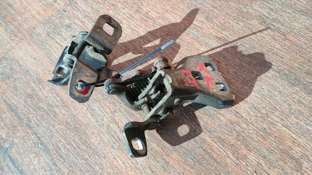 фото №1, Jeep commander 5-10r xk петли дверь правый задняя