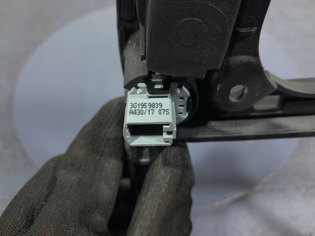 фото №6, Vw passat b8 рамка защита туннель 3g1864263ml7