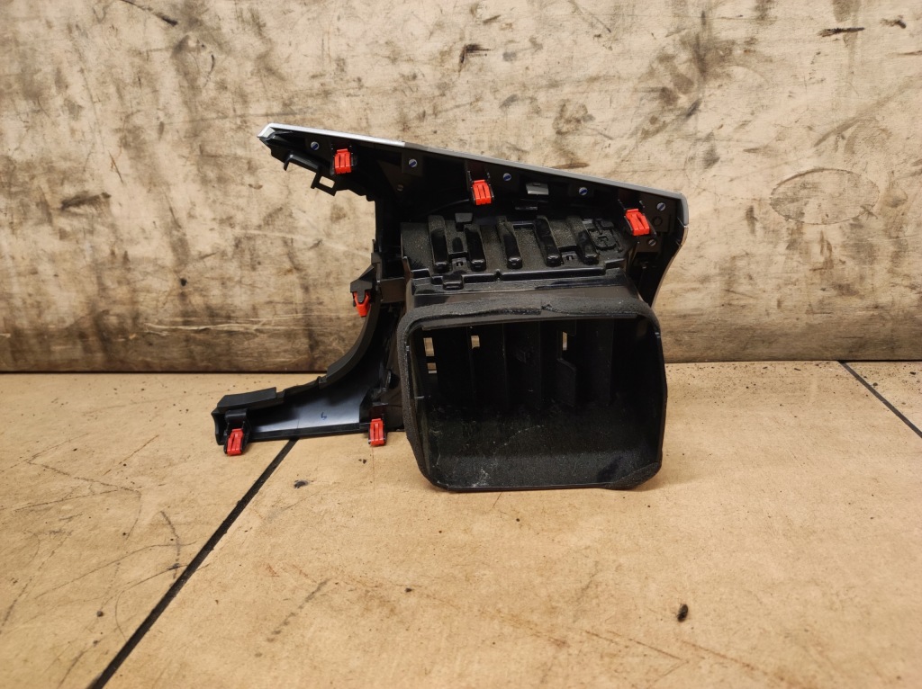 фото №7, Решётка обдув панели консоли левая hilux viii 8