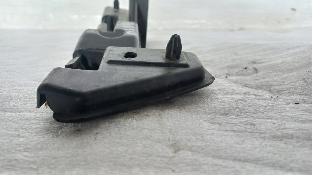 Vivaro trafic b iii talento кронштейн направляющая бампера задняя задний Киев