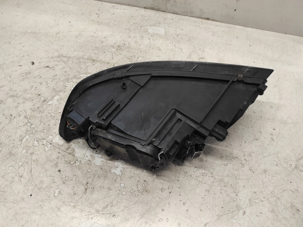 фото №6, Volvo v50 04- лампа права перед 30698649 - cała