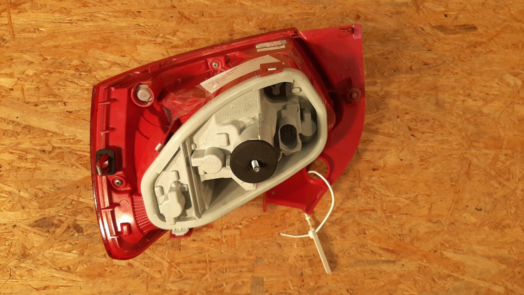 фото №10, Лампа левый задняя seat ibiza iv hb 6j4945095g