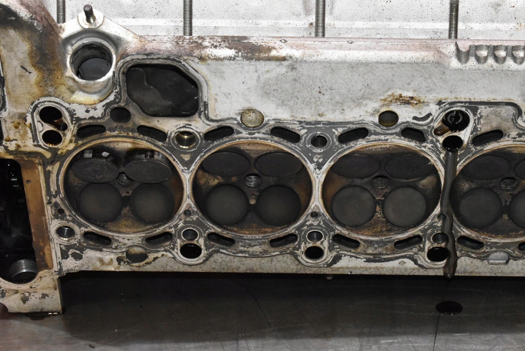 Головка двигуна 1436793 bmw e39 2.8i 193km 95-00 Зі Шроту