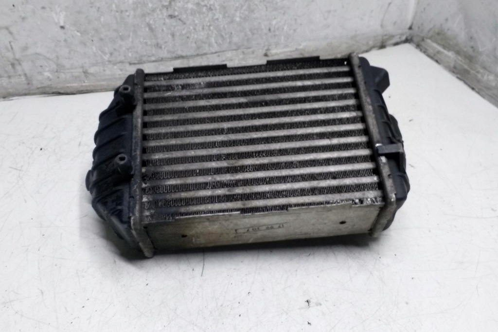 Купить Радиатор интеркулер audi a4 8d2, b5 059145805 2.5l дизель 110kw 2000