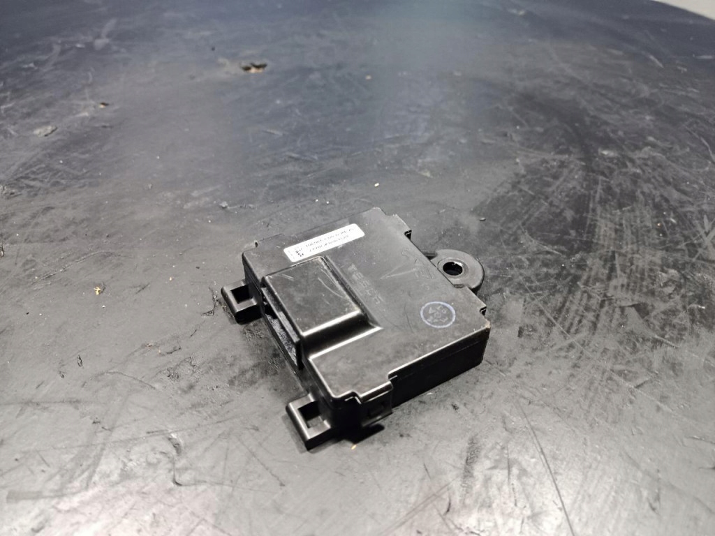 фото №1, Tesla s модуль ручка 1069651-00-d