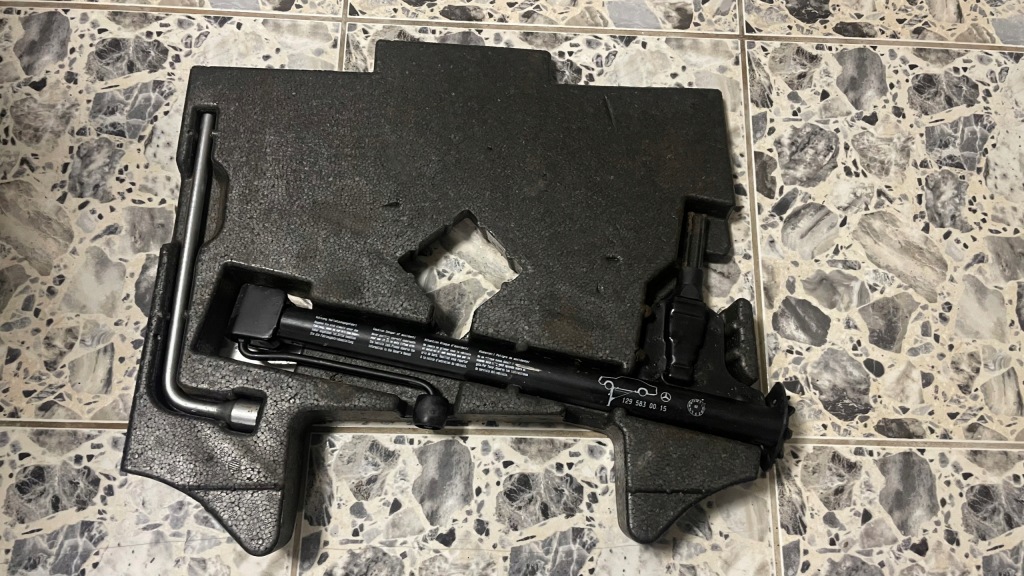 Купить Вкладыш колеса домкрат подъемник ключ mercedes sl 1295830015 2306840237