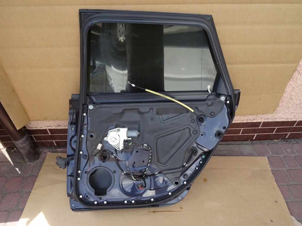 фото №2, Audi a6 c6 двері праве задня kombi