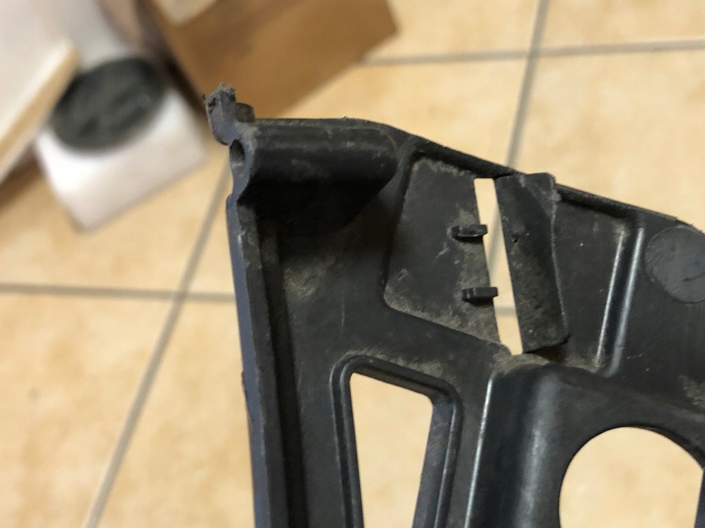 фото №7, Citroen c4 picasso напрямна лівий бампера 9654195980