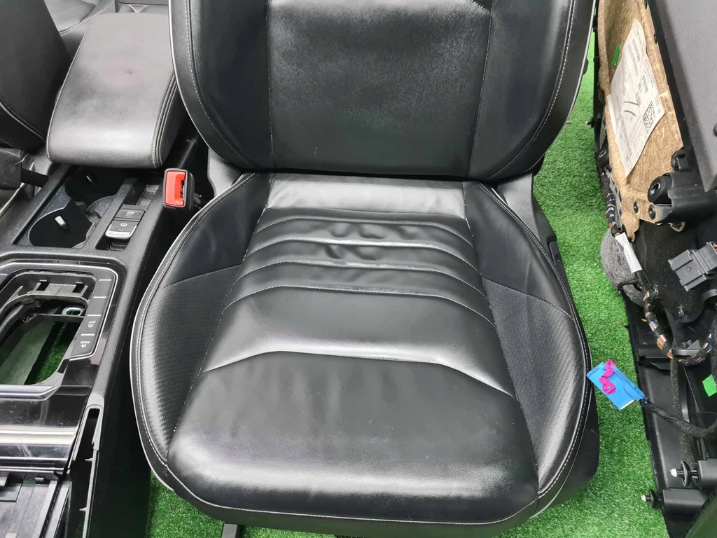 фото №9, Vw arteon середина r-line сиденье заднее сиденье обшивки niebieski led