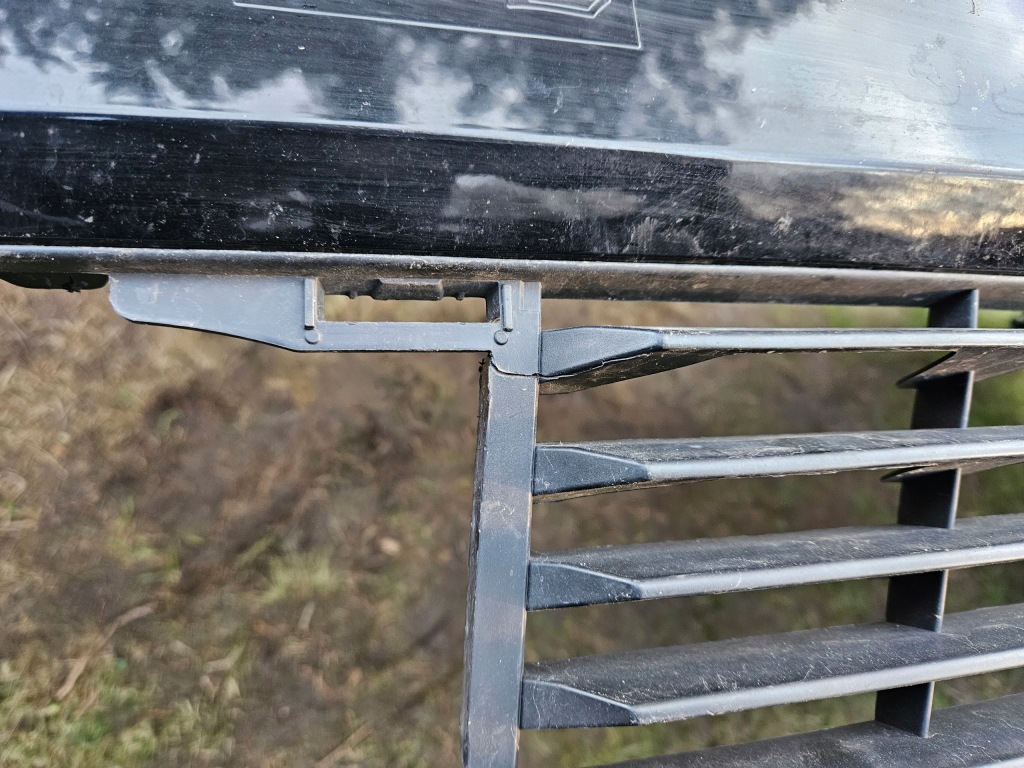 Бампер передні  peugeot 3008 5008 2 16r- full led Зі Шроту