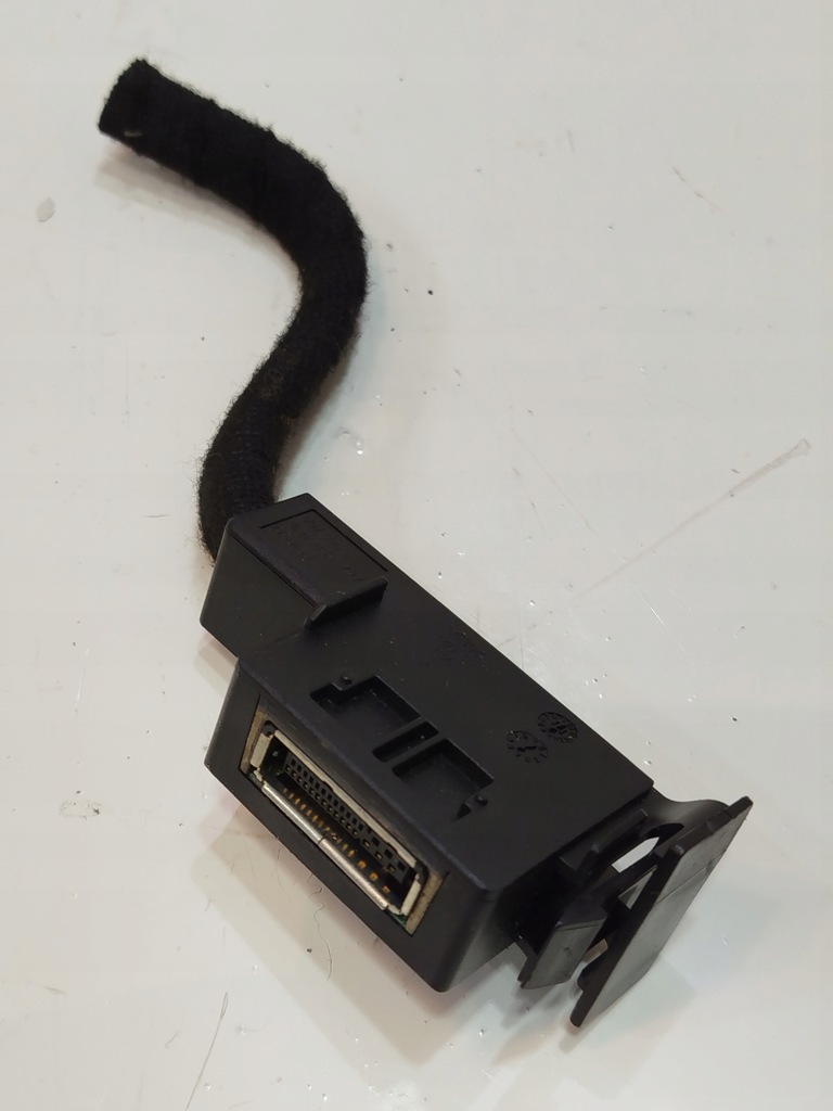 фото №1, Колодка штекер мультимедийный audi a7 c7 4f0035727