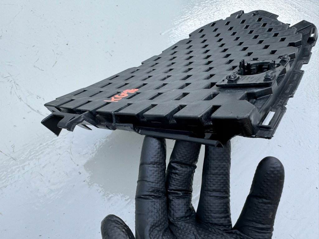 Jaguar f pace x761 16r- решётка бампера левая перед передняя Оригинал