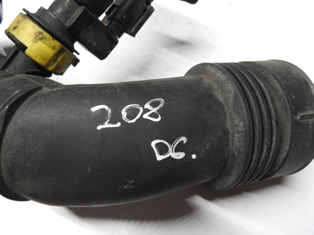 фото №5, Peugeot 208 i 12-18 5d 1.4 ehdi труба шланг воздуха 9684362180