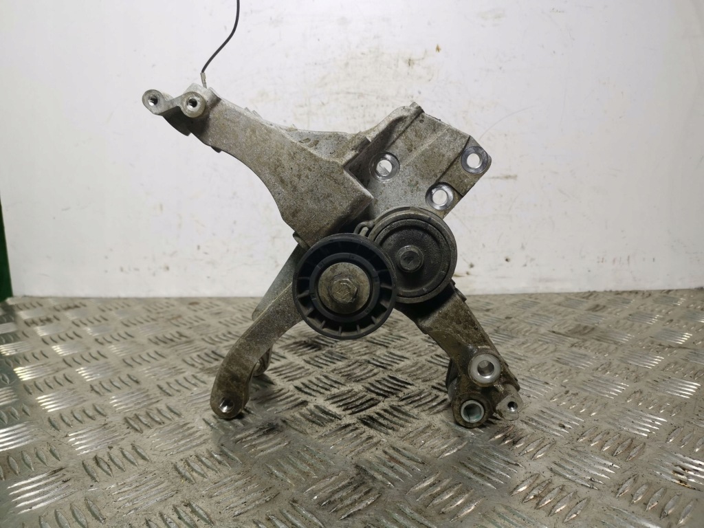 Купить 2020 jeep compass кронштейн генератора 68254563ac