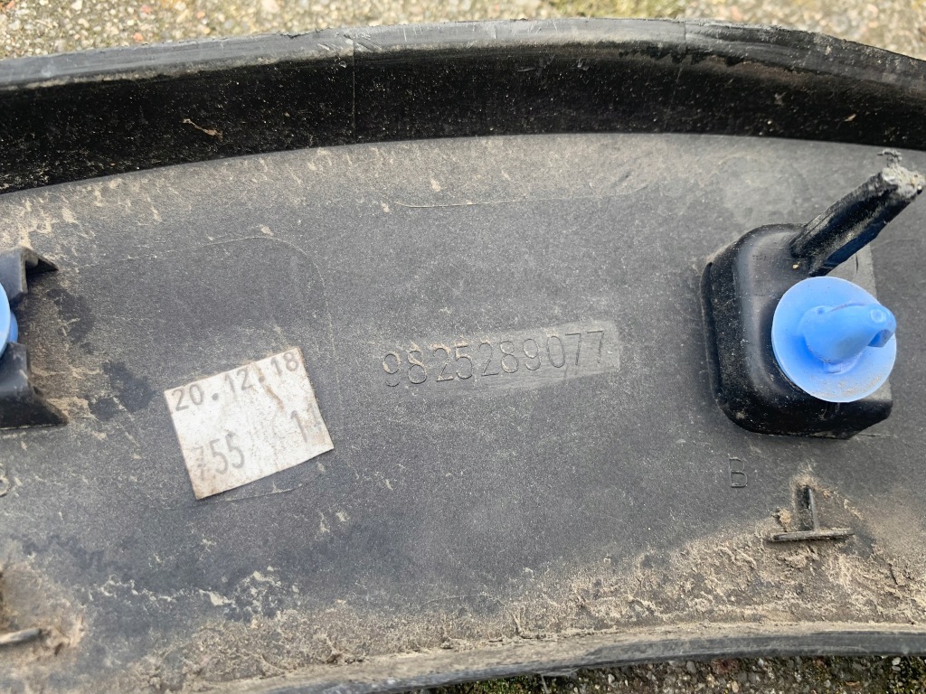 фото №12, Peugeot 3008 молдинг накладка крыла правый задняя 109798a2 28638c04