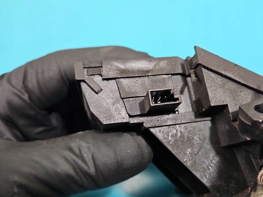 фото №5, Замок кришки задня a2037500184 mercedes w203 sedan 3pin