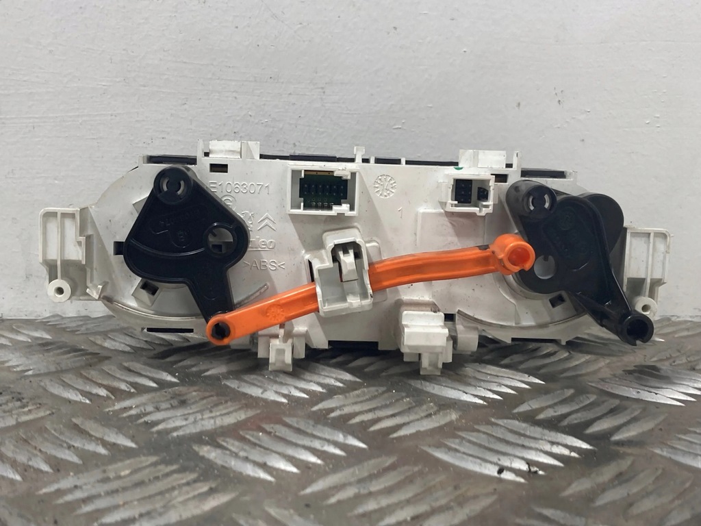 фото №5, Peugeot 208 2015 панель кондиціонера