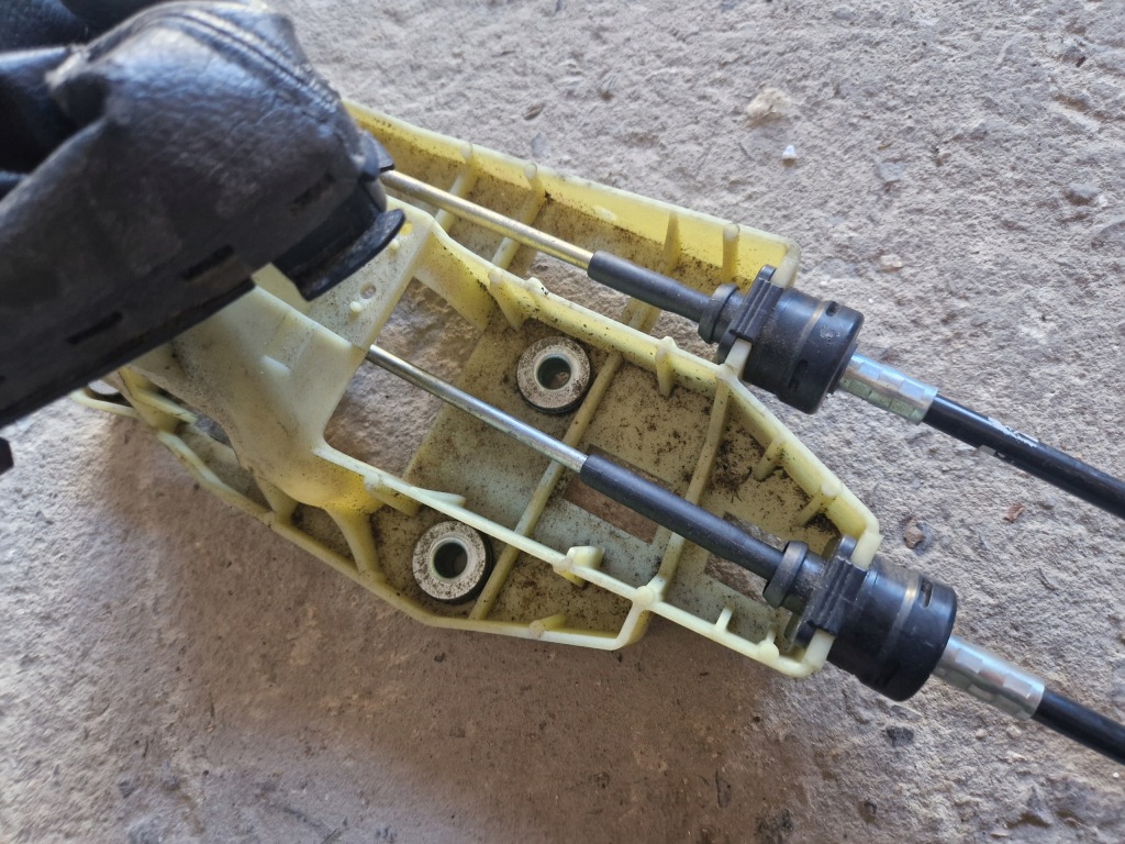 Куліса  куліса перемикання передач троси volvo v70 2 2.5 tdi Недорого