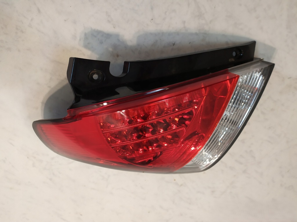 фото №9, Лампа левый правый задняя suzuki swift v red white