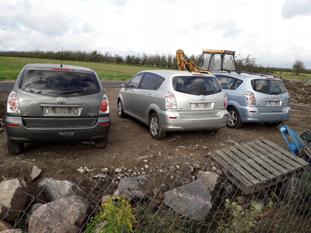 фото №9, Toyota corolla verso ii бардачок підлога багажника