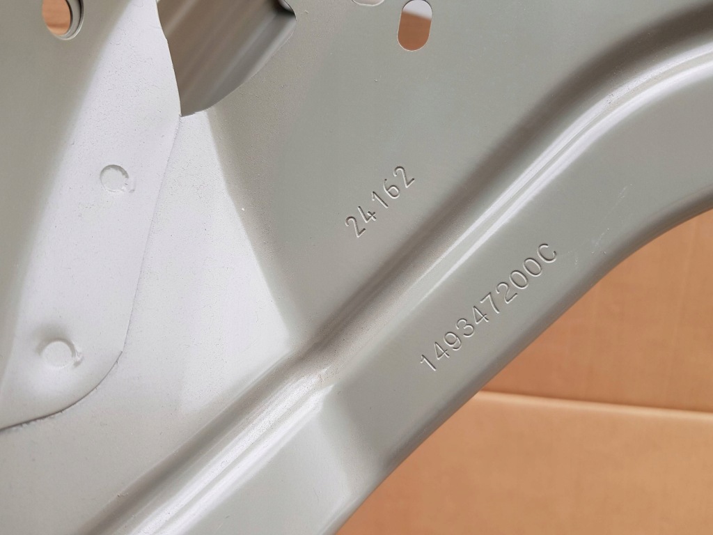 Tesla model y 20- крило правий передній перед оригінал. now. Зі Шроту