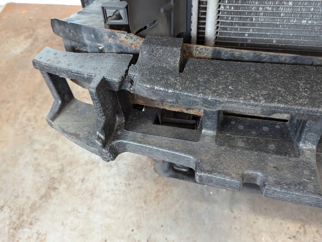 Superb 3 3v 15-23 1.6 tdi ремінь передній радіатор вентилятор підсилювач Недорого