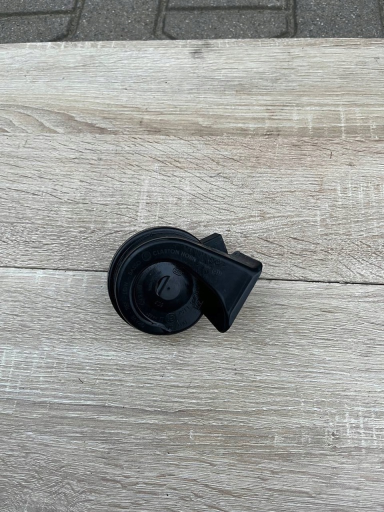 фото №1, Audi a4 b9 8w avant клаксон комплект 8w0951221