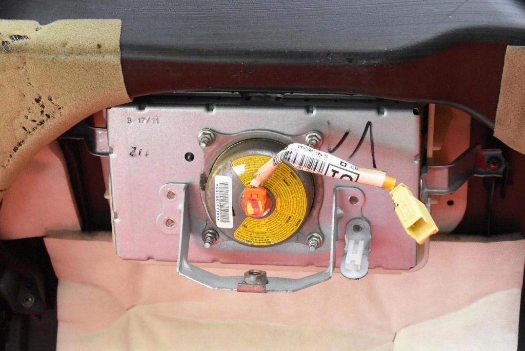 фото №13, Панель приладів приладова консоль панель приладів подушка безпеки eu toyota avensis t27 09-11