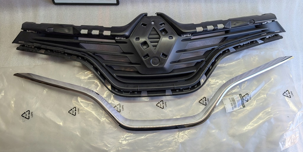 фото №1, Renault captur i 2013- решётка радиатора решётка радиатора 623102335r nowa оригинал